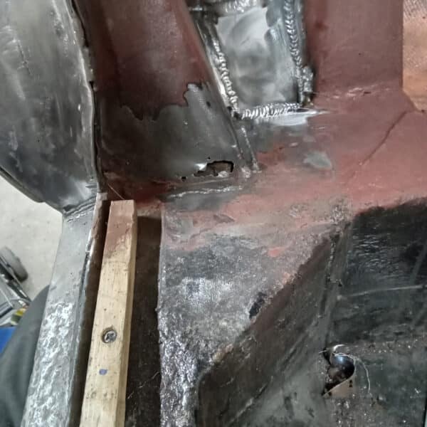 281025 1970 Aston Martin DBS rust in drivers door jam