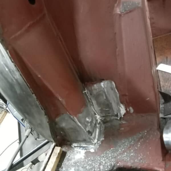 281025 1970 Aston Martin DBS rust in drivers door jam repaired 2