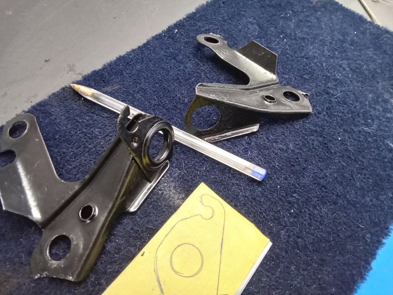 311025 1978 Mercedes 350SL Brakes Steering Diff Mount 16