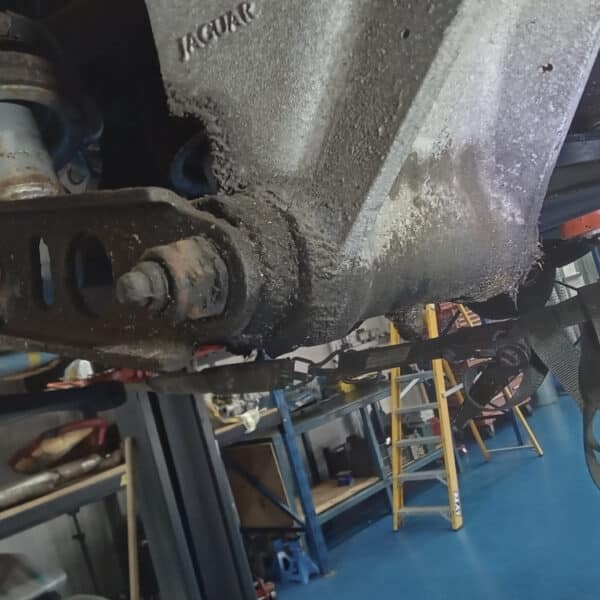 311025 1991 Jaguar XJS Rear Axle Painted 8