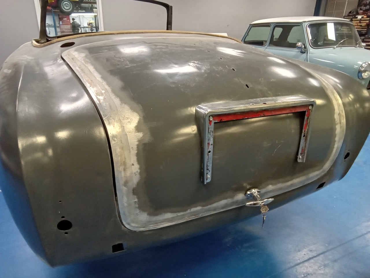 031225 1955 Aston Martin DB2 Drophead Boot Lock and Passenger Door Adjustment 10