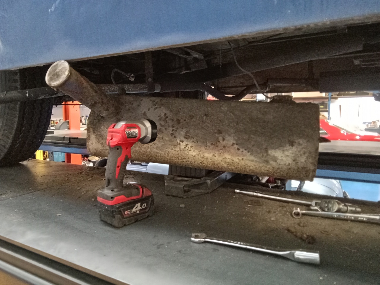 031225 1963 Morris LD Fuel Tank Removal 5