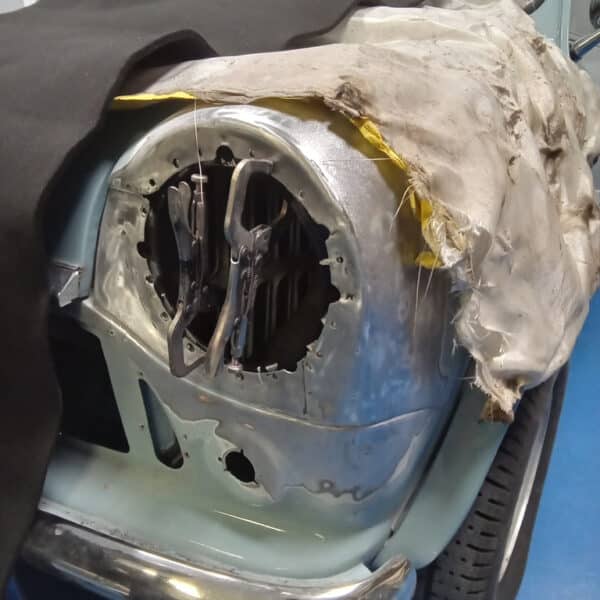 041225 1981 Morris Mini Paint Prep 3