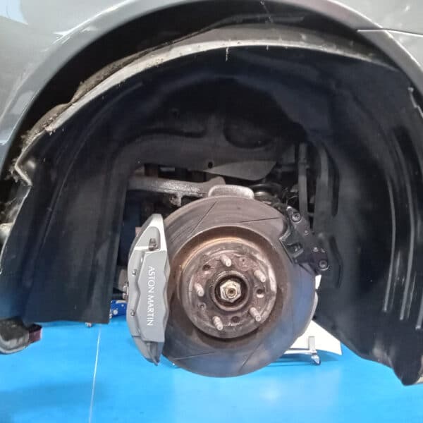 041225 2006 Aston Martin V8 Vantage Service and Repairs 21