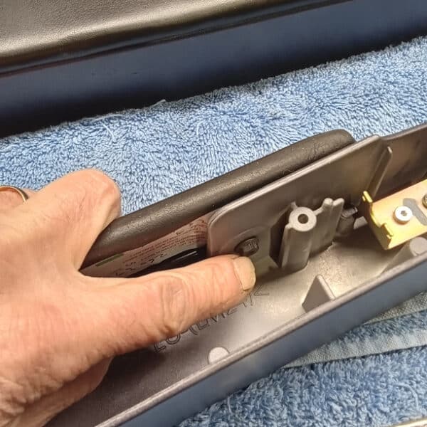 041225 2006 Aston Martin V8 Vantage Service and Repairs 28