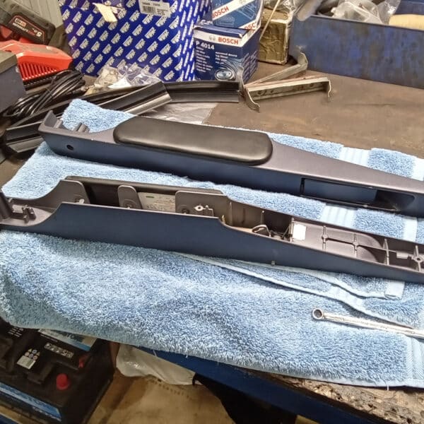 041225 2006 Aston Martin V8 Vantage Service and Repairs 30