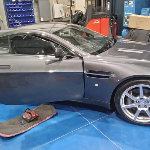 041225 2006 Aston Martin V8 Vantage Service and Repairs 36