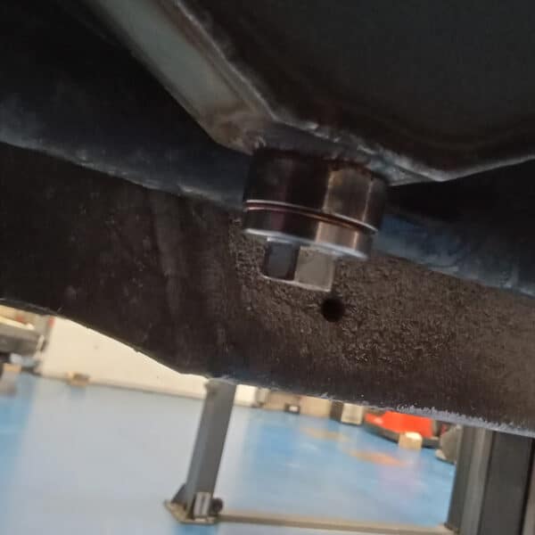 041225 2006 Aston Martin V8 Vantage Undershield 2