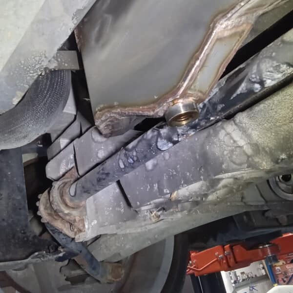 041225 2006 Aston Martin V8 Vantage Undershield 3