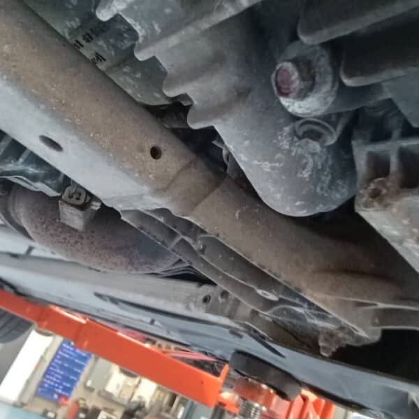 041225 2006 Aston Martin V8 Vantage Undershield 5