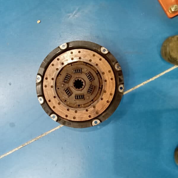 051225 1963 Morris LD Gearbox and Clutch Removed Flywheel Cleaned Tank Cleaned 2