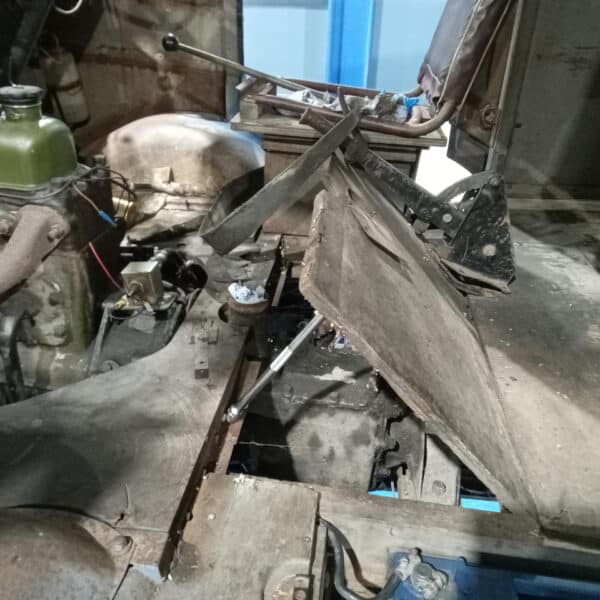 051225 1963 Morris LD Gearbox and Clutch Removed Flywheel Cleaned Tank Cleaned 4