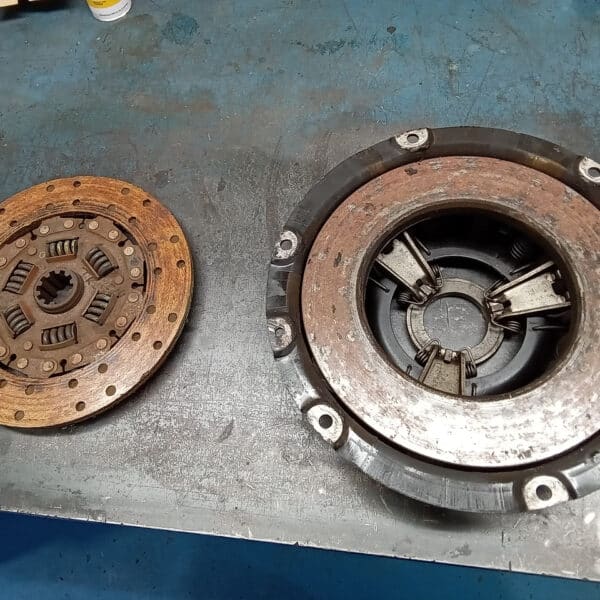 051225 1963 Morris LD Gearbox and Clutch Removed Flywheel Cleaned Tank Cleaned