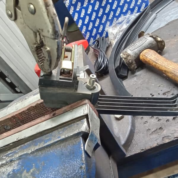 051225 1987 Land Rover Defender 90 V8 NS Door Lock 2