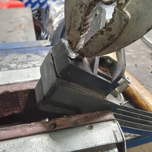 051225 1987 Land Rover Defender 90 V8 NS Door Lock 3