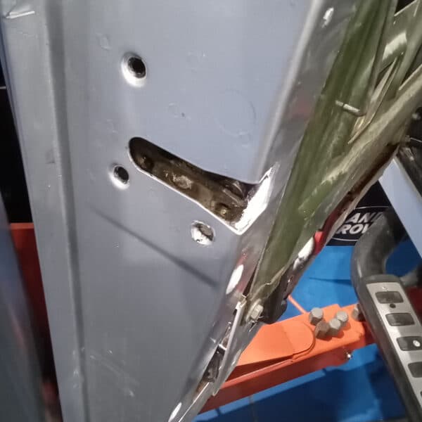 051225 1987 Land Rover Defender 90 V8 NS Door Lock 4