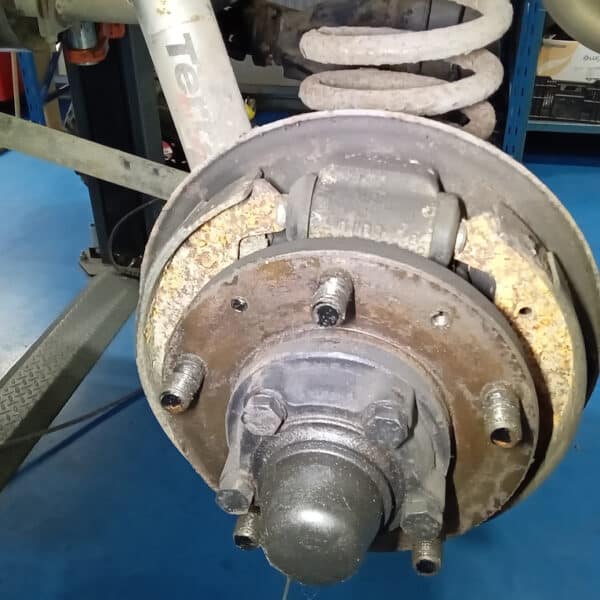 051225 1987 Land Rover Defender V8 Appraisal and Repairs 9