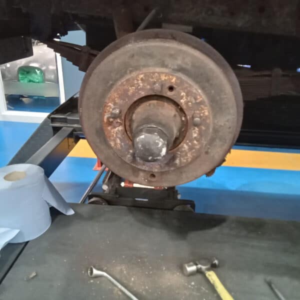 091225 1963 Morris LD Fuel Hoses Fuel Filter Brakes Cleaned and Brakes Adjusted 10