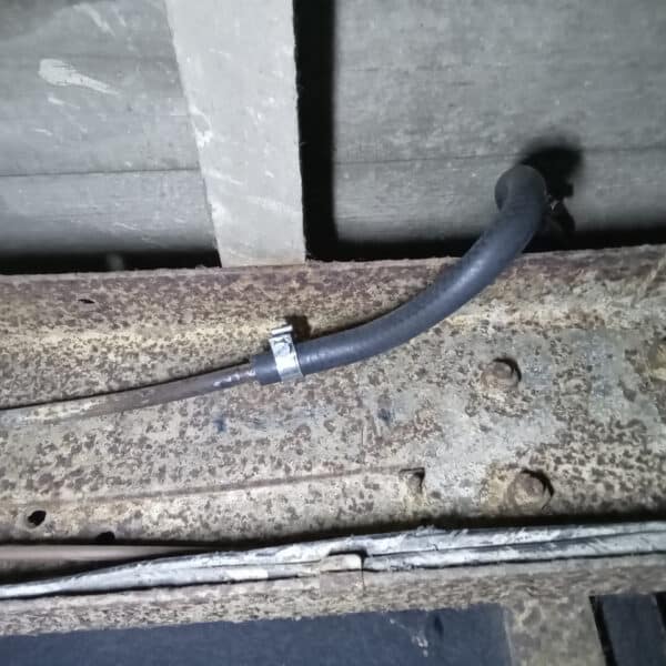 091225 1963 Morris LD Fuel Hoses Fuel Filter Brakes Cleaned and Brakes Adjusted 13