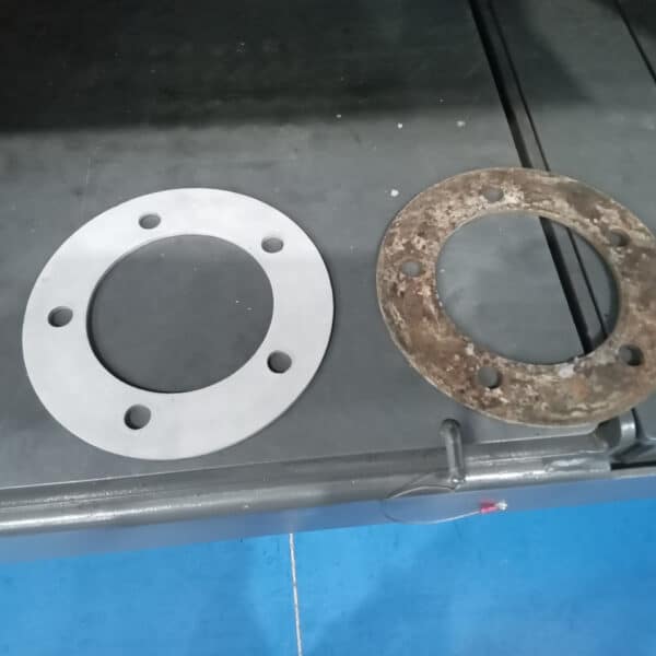 091225 1963 Morris LD Fuel Hoses Fuel Filter Brakes Cleaned and Brakes Adjusted 4