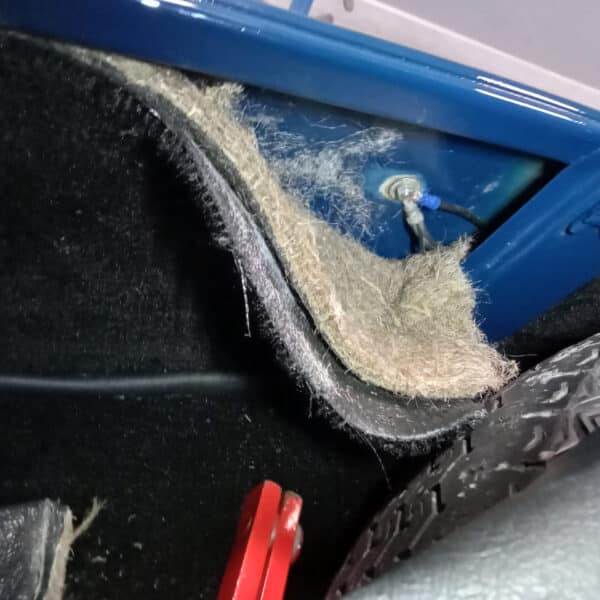 091225 1973 MGB Roadster Strip Down 11