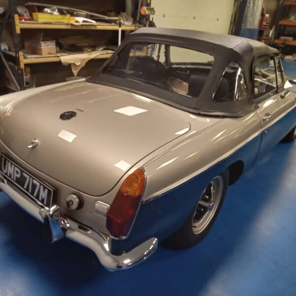 091225 1973 MGB Roadster Strip Down 40