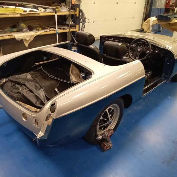 091225 1973 MGB Roadster Strip Down