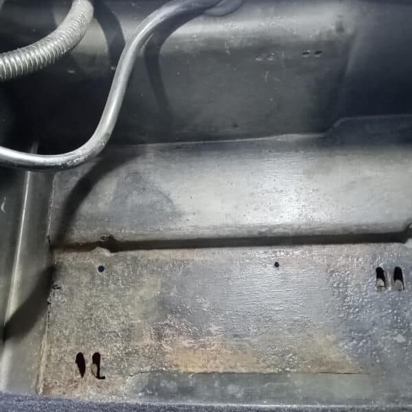 091225 1987 Land Rover Defender 90 V8 Battery 10