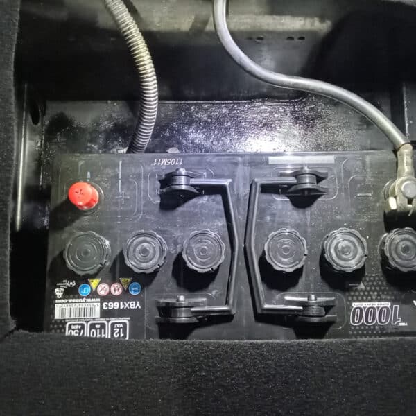 091225 1987 Land Rover Defender 90 V8 Battery 5