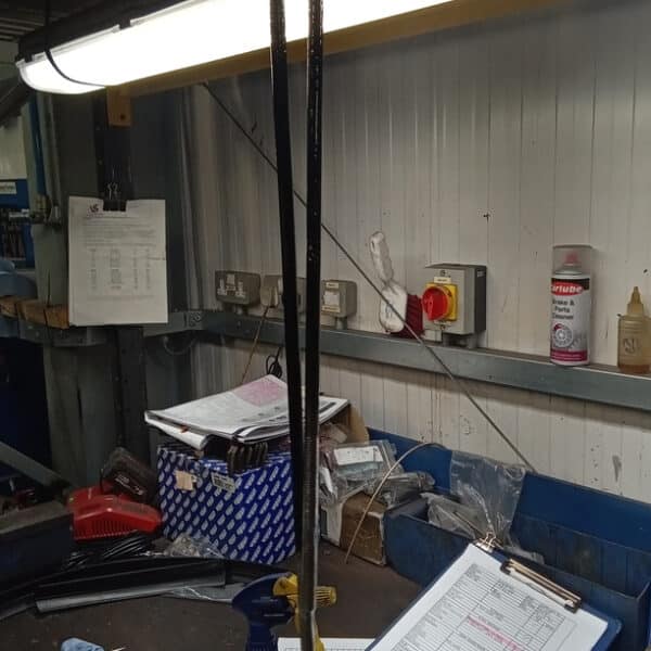 091225 1987 Land Rover Defender 90 V8 Battery 6