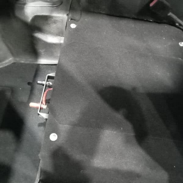 091225 1987 Land Rover Defender 90 V8 Front Brakes and Jump Panel for Interior 4