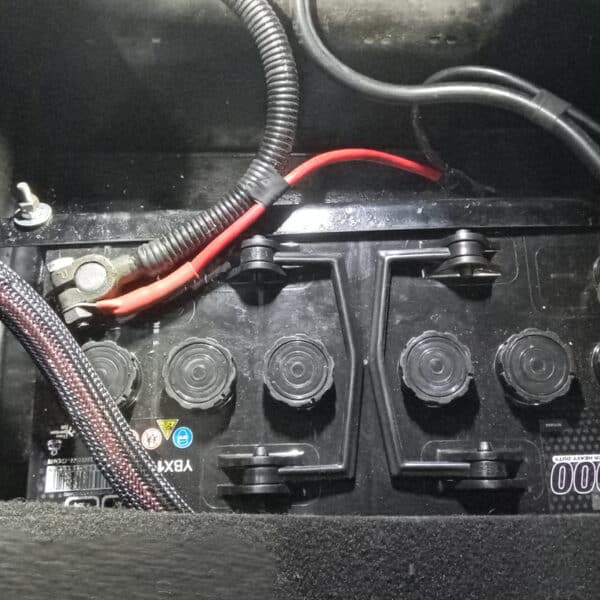 091225 1987 Land Rover Defender 90 V8 Front Brakes and Jump Panel for Interior 7