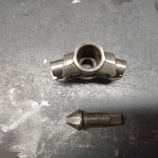 101225 1963 Morris LD Brakes Battery and Carburettor 10