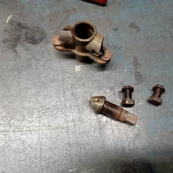 101225 1963 Morris LD Brakes Battery and Carburettor 11