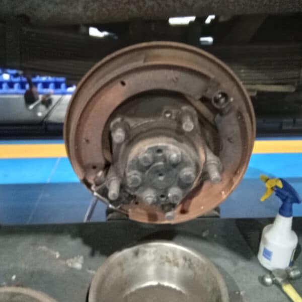 101225 1963 Morris LD Brakes Battery and Carburettor 14