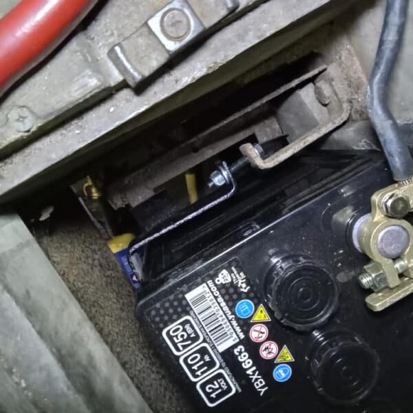 101225 1963 Morris LD Brakes Battery and Carburettor 2