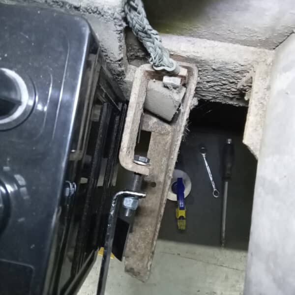 101225 1963 Morris LD Brakes Battery and Carburettor