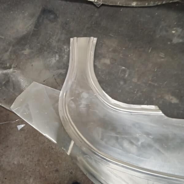 101225 1969 Aston Martin DB6 Volante Inner Wings 2