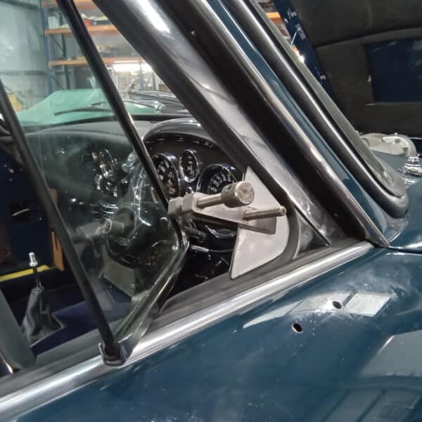 111225 1969 Aston Martin DB6 Volante OS Door and Wheel Arch Covers 17
