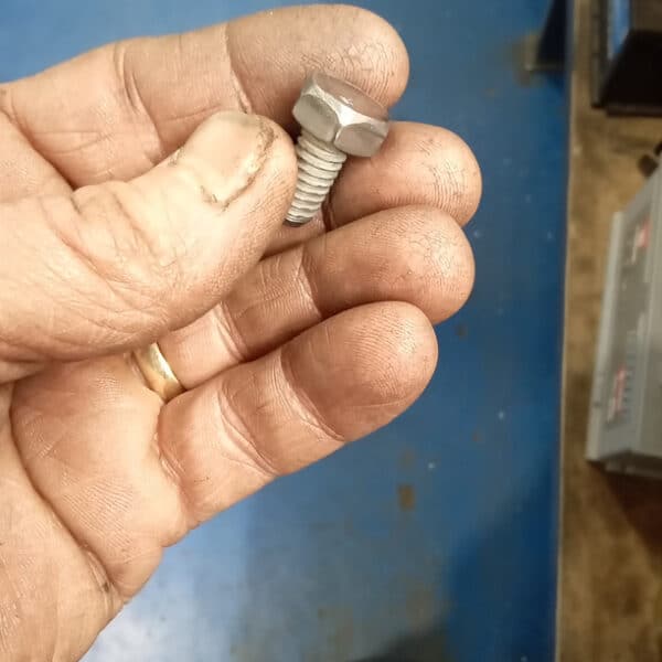 111225 1987 Land Rover Defender V8 Repairs 6