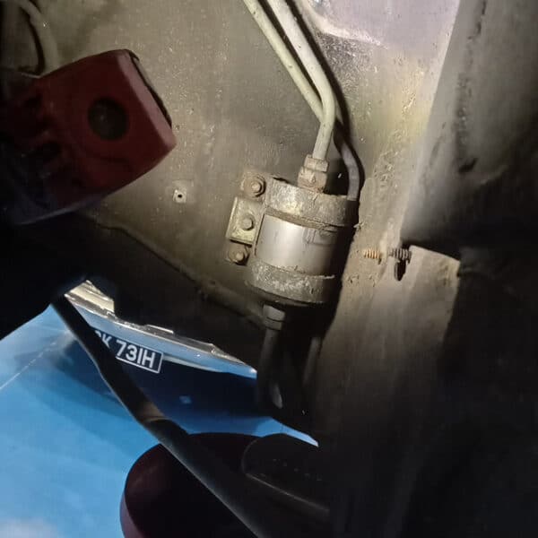 111225 1995 Jaguar XJS Convertible Oil and Filter Change 3