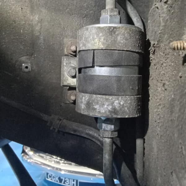 111225 1995 Jaguar XJS Convertible Oil and Filter Change