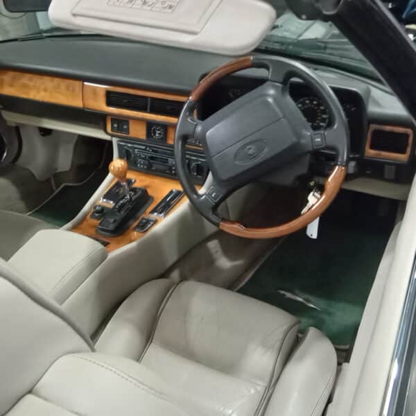 111225 1995 Jaguar XJS Convertible Oil and Filter Change 8