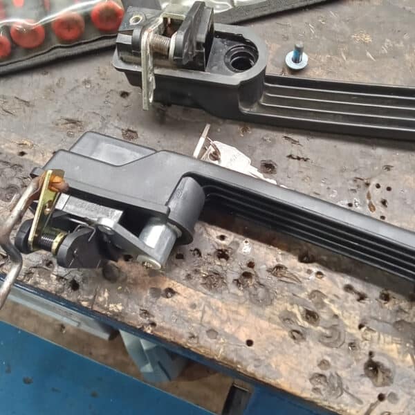 131225 1987 Land Rover Defender 90 Door Handles 12