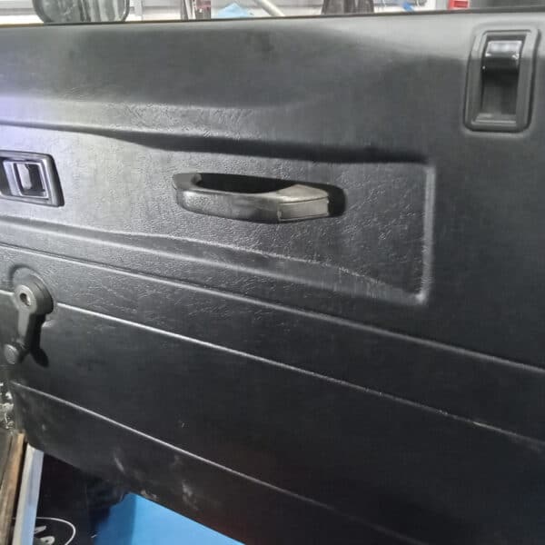 131225 1987 Land Rover Defender 90 Door Handles 13