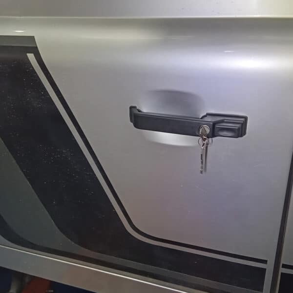 131225 1987 Land Rover Defender 90 Door Handles 2