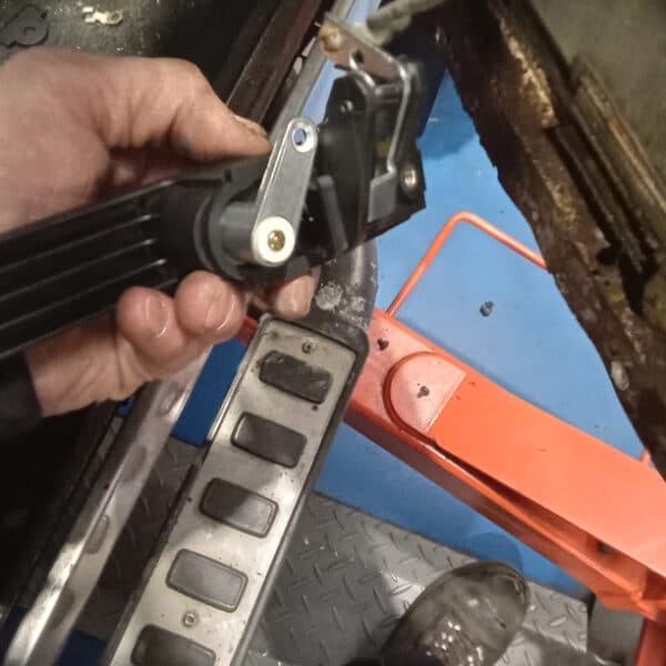 131225 1987 Land Rover Defender 90 Door Handles 7