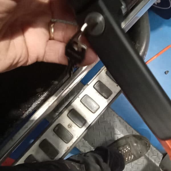 131225 1987 Land Rover Defender 90 Door Handles 8