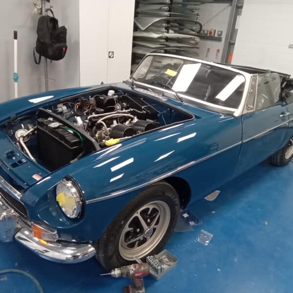 161225 1973 MGB Roadster Polish and reassembly 3