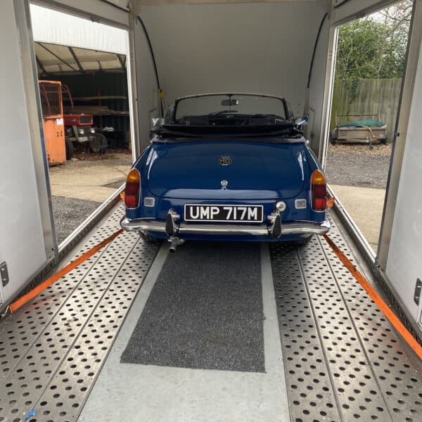 161225 1973 MGB Roadster Transport to and from photoshoot 2